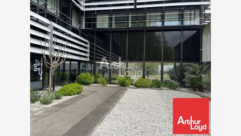 A louer bureaux de 235m² à Niort av de la Rochelle