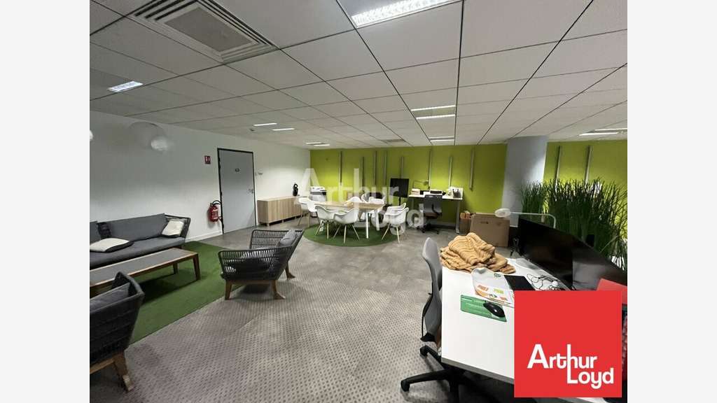 A louer bureaux de 235m² à Niort av de la Rochelle