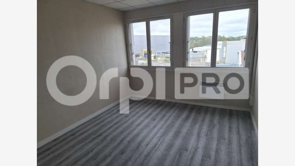 A louer local bureaux 111m² en za Nogent sur Oise