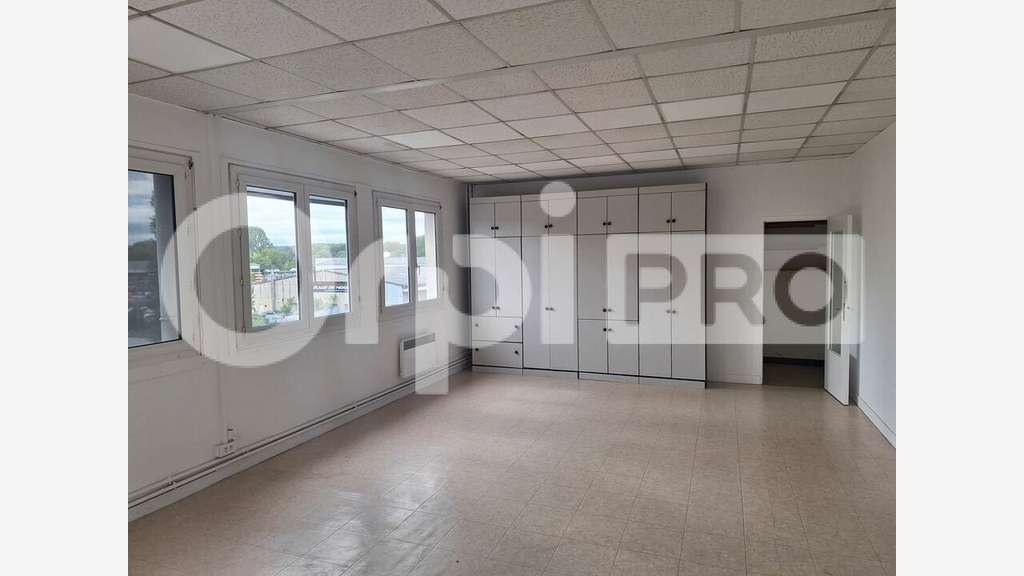 A louer local bureaux 111m² en za Nogent sur Oise