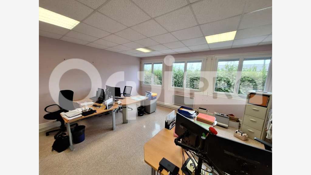 A louer local bureaux 245m² en za Nogent sur Oise