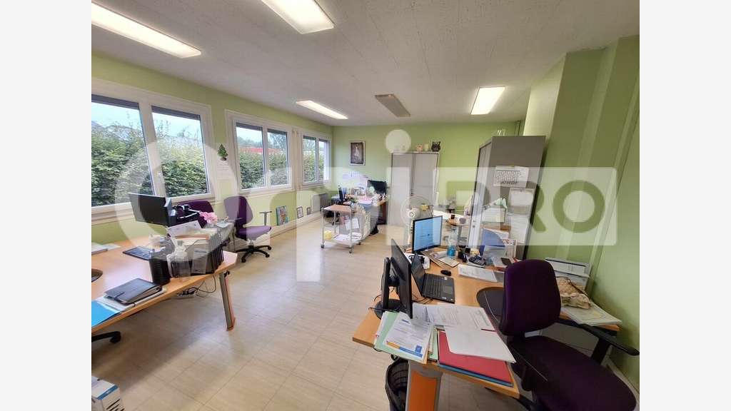 A louer local bureaux 245m² en za Nogent sur Oise