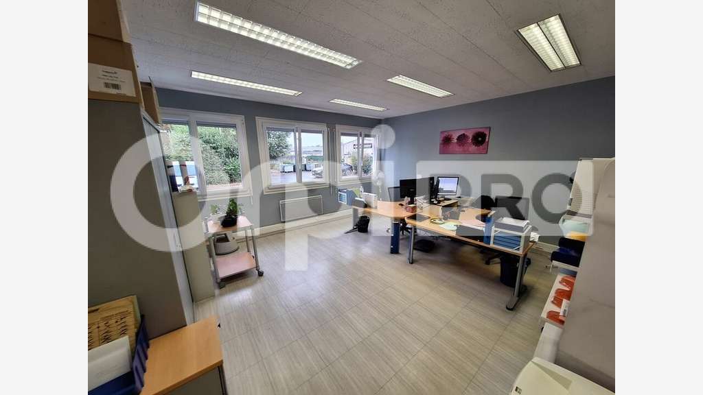 A louer local bureaux 245m² en za Nogent sur Oise
