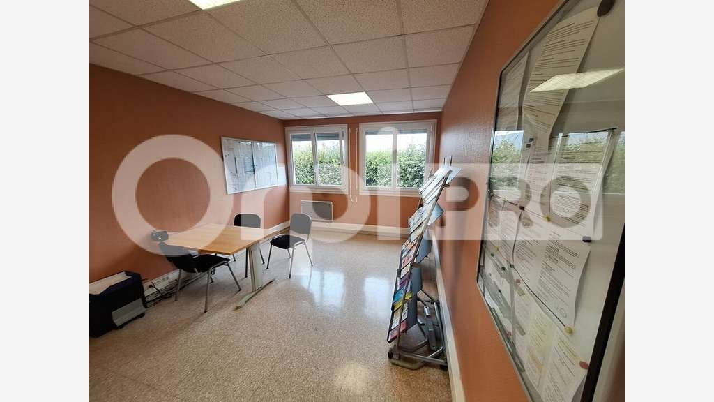 A louer local bureaux 245m² en za Nogent sur Oise