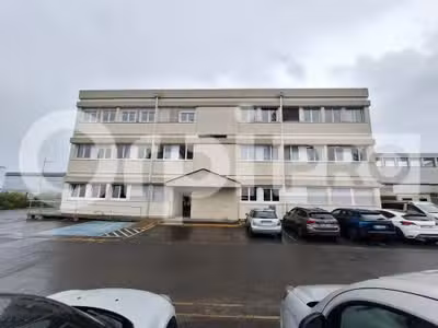 local - bureau de 245 m2