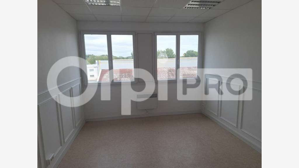 A louer local bureaux 42m² en za Nogent sur Oise