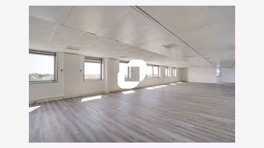 A louer Bureaux 2880m² Noisy le grand