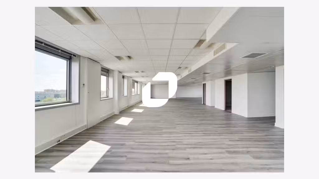 A louer Bureaux 2880m² Noisy le grand