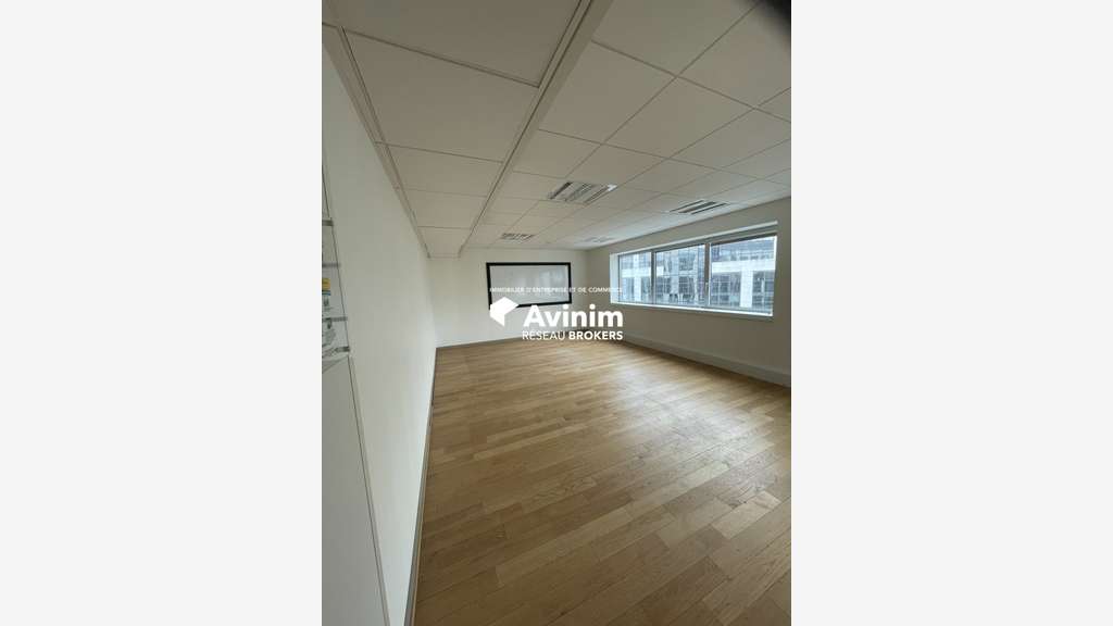 A LOUER – BUREAUX DE 1 316 m2 à 1 329m2