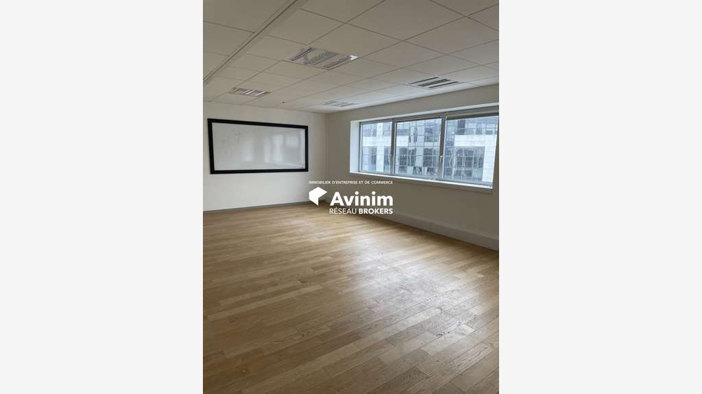 A LOUER – BUREAUX DE 1 316 m2 à 1 329m2