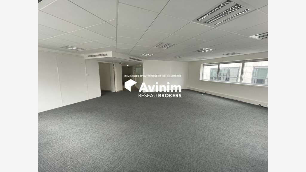 A LOUER – BUREAUX DE 1 316 m2 à 1 329m2