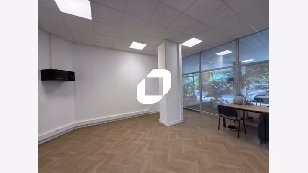 A louer Bureaux 579m² Osny
