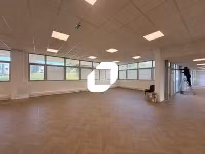 A louer Bureaux 579m² Osny