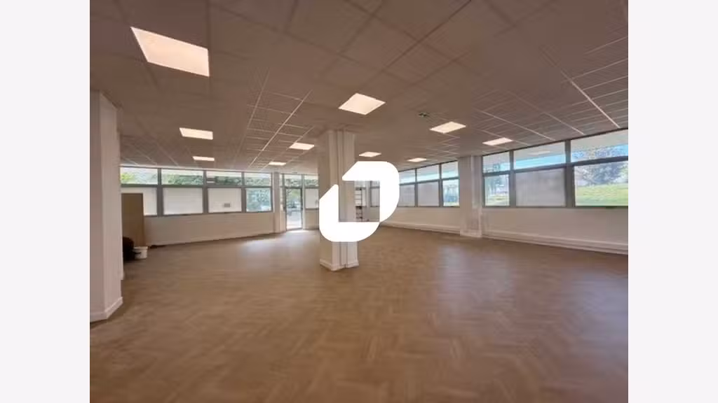A louer Bureaux 335m² Osny