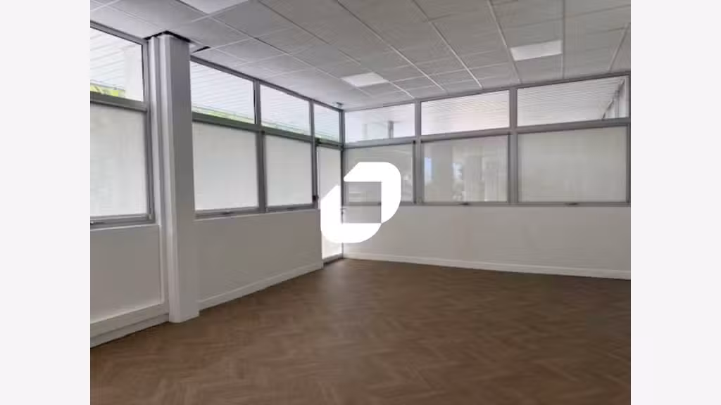 A louer Bureaux 335m² Osny