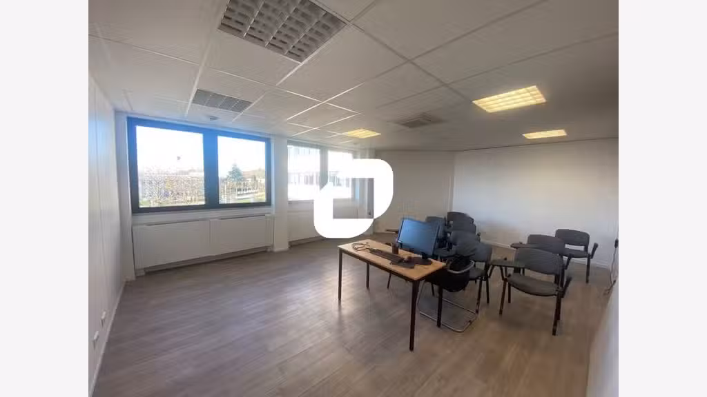 A louer Bureaux 296m² Osny