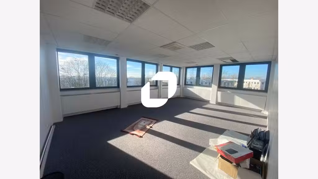 A louer Bureaux 296m² Osny