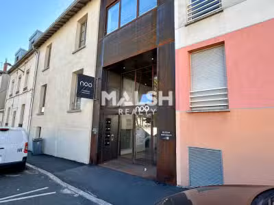 Bureaux à louer 6 à 8 postes à Oullins