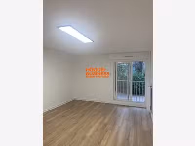 LOCATION PURE LOCAL PROFESSIONNEL 70 M² – PARIS 19