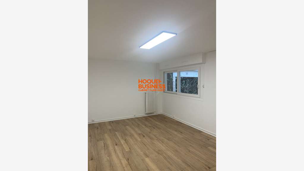 LOCATION PURE LOCAL PROFESSIONNEL 70 M² – PARIS 19