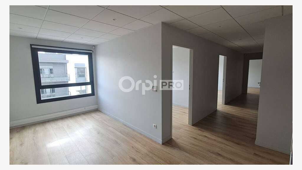 A louer bureaux de 93m² ZAC Favre à Pau