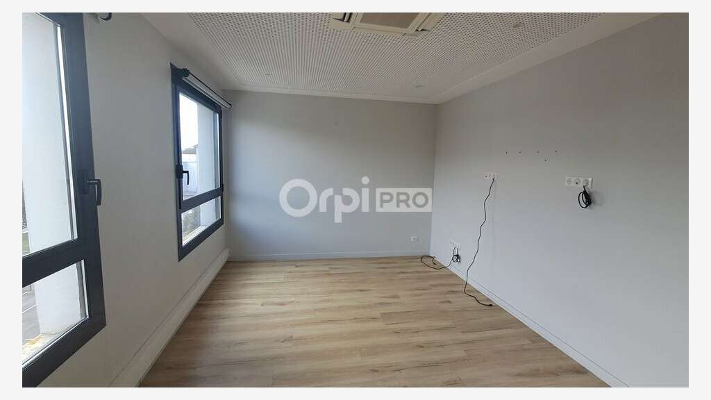 A louer bureaux de 93m² ZAC Favre à Pau