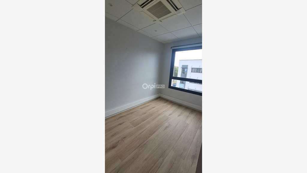 A louer bureaux de 93m² ZAC Favre à Pau