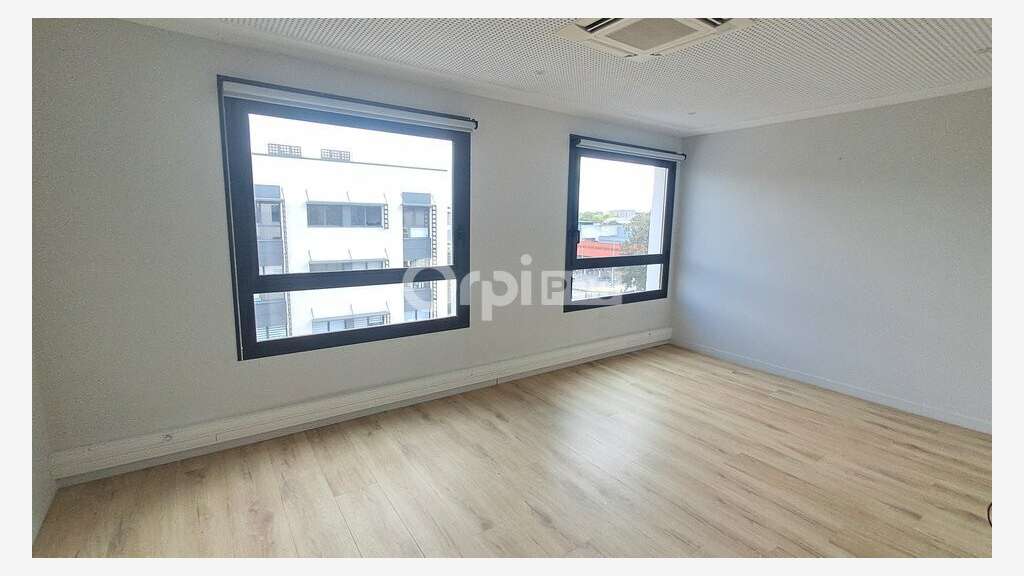 A louer bureaux de 93m² ZAC Favre à Pau