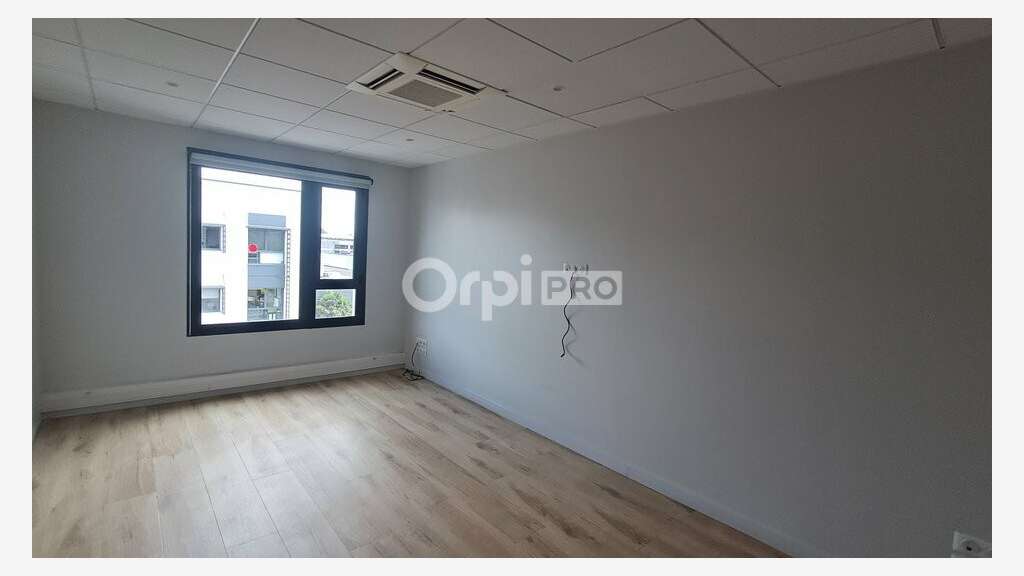 A louer bureaux de 93m² ZAC Favre à Pau