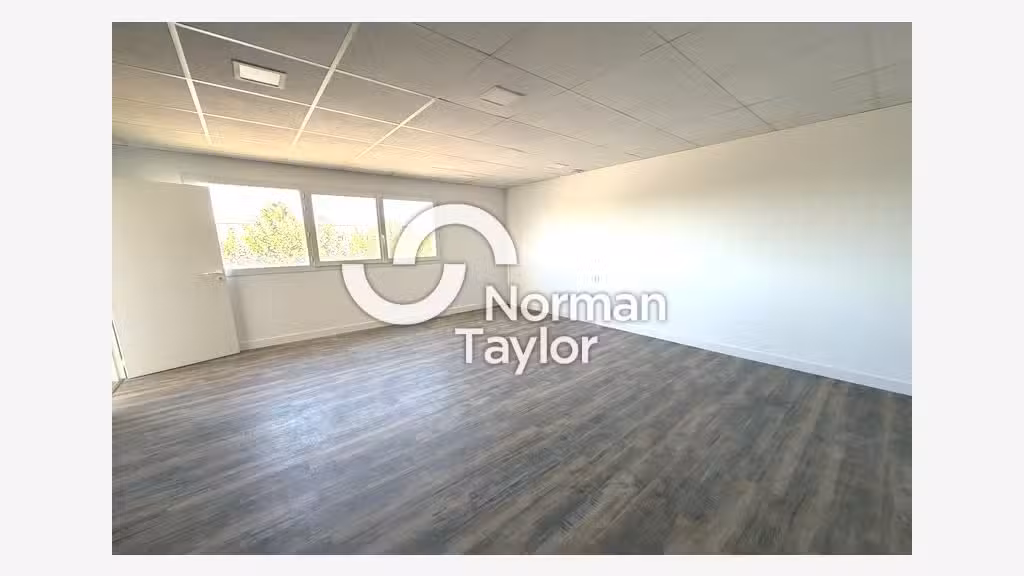 Bureaux de 200m² à louer au 1er étage à Pérols