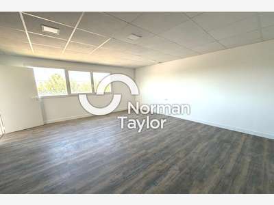 Bureaux de 200m² à louer au 1er étage à Pérols