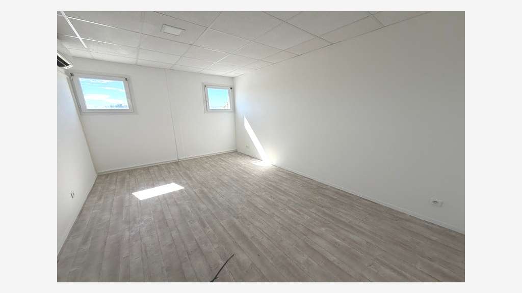 Bureaux de 200m² à louer au 1er étage à Pérols