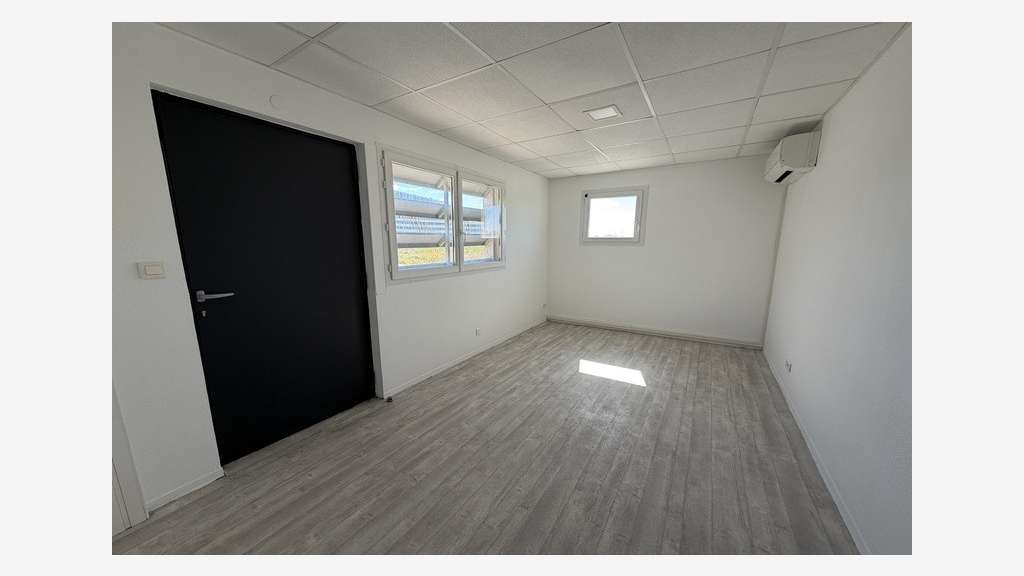Bureaux de 200m² à louer au 1er étage à Pérols