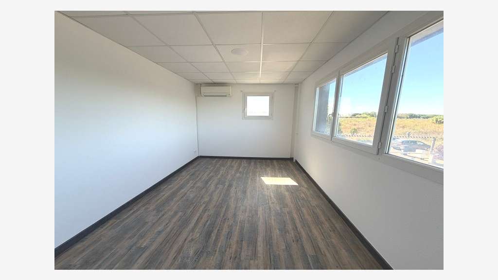 Bureaux de 200m² à louer au 1er étage à Pérols