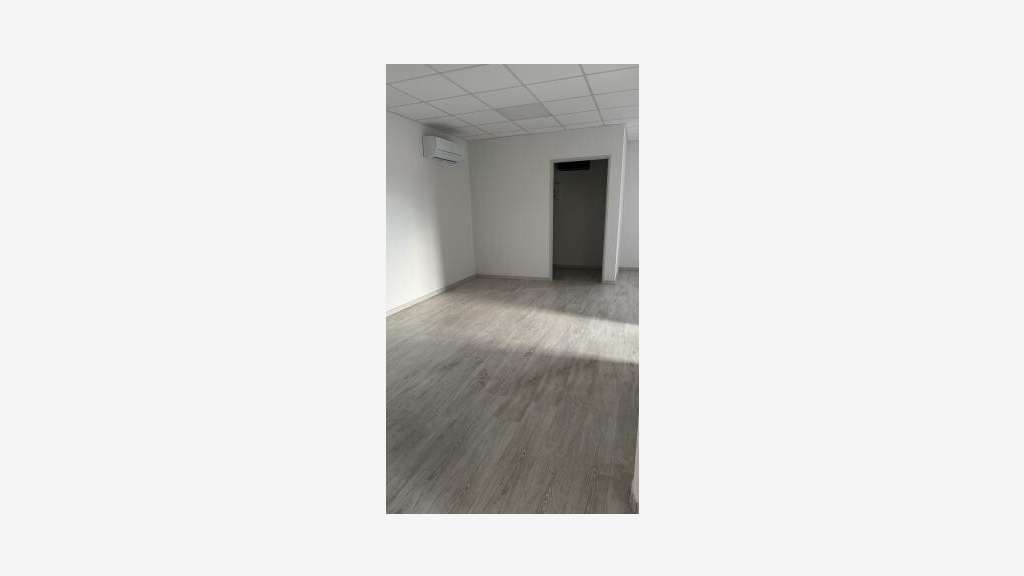 A louer bureau climatisés 69m² R+1 Perpignan Nord