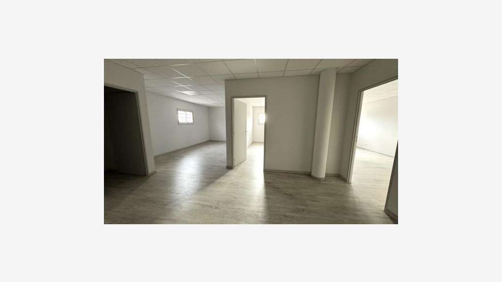 A louer bureau climatisés 69m² R+1 Perpignan Nord