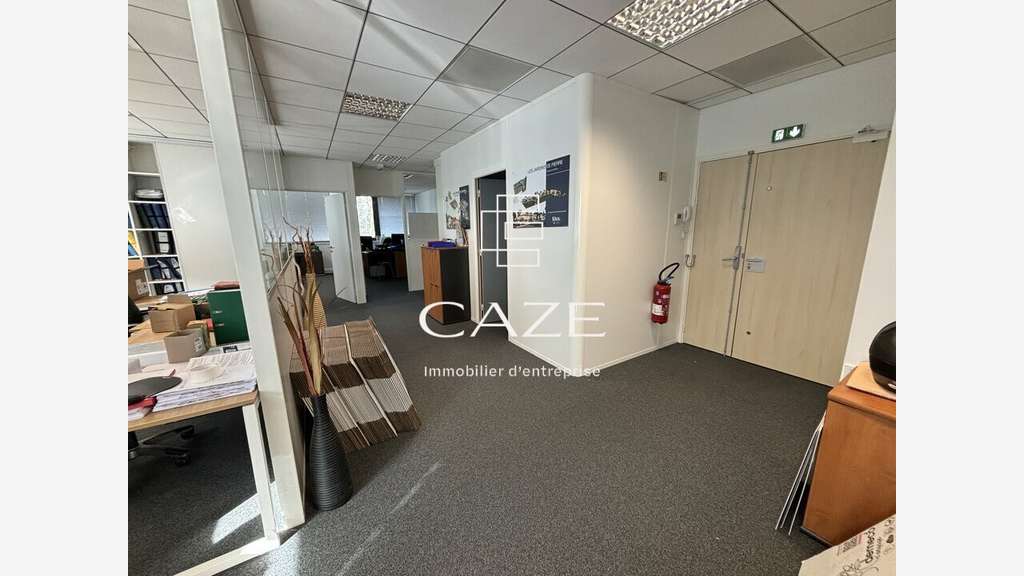 Bureaux de 263m² à louer à Pessac proche rocade