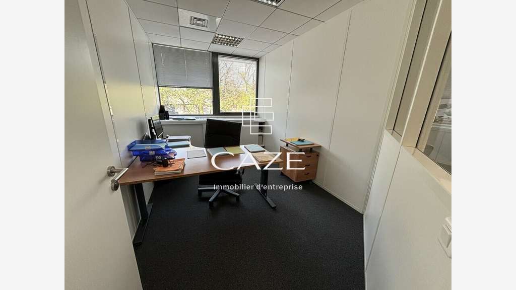 Bureaux de 263m² à louer à Pessac proche rocade