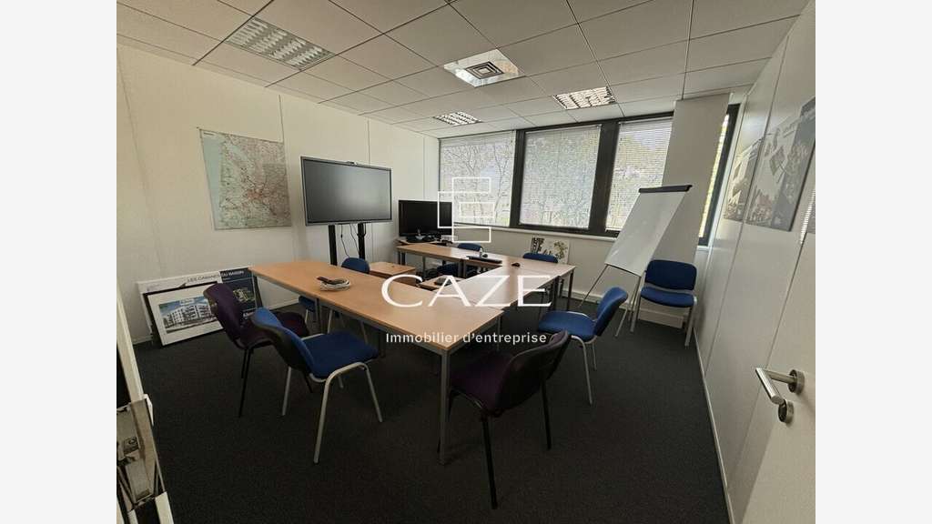 Bureaux de 263m² à louer à Pessac proche rocade