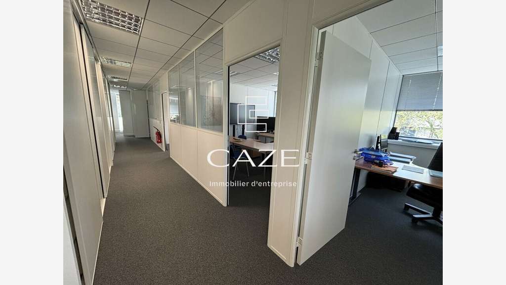 Bureaux de 263m² à louer à Pessac proche rocade