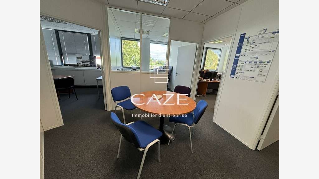 Bureaux de 263m² à louer à Pessac proche rocade