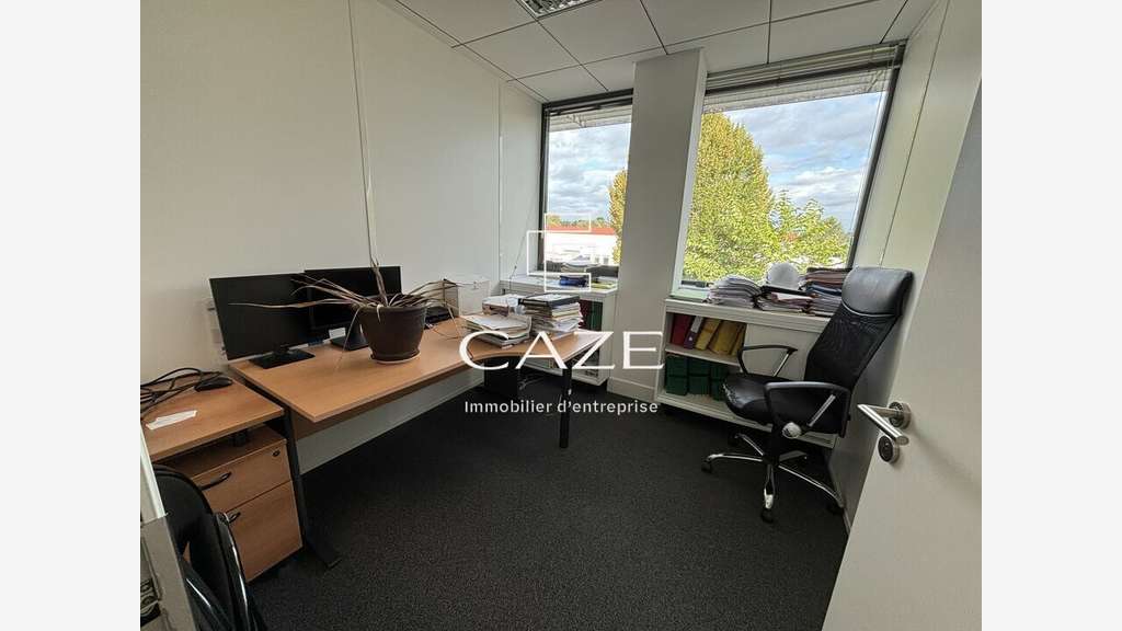 Bureaux de 263m² à louer à Pessac proche rocade