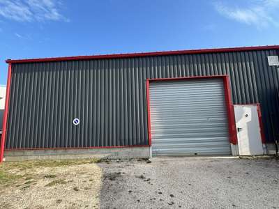 À LOUER - LOCAL D'ACTIVITÉ DE 210 M² AVEC BUREAU À