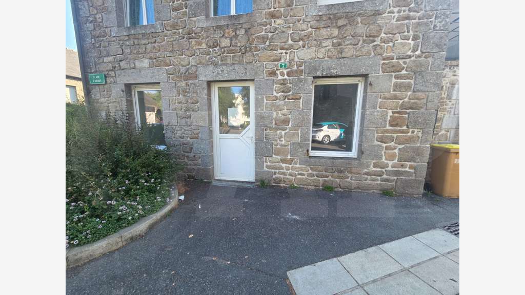 A louer bureau local commercial 55m² à Plaintel