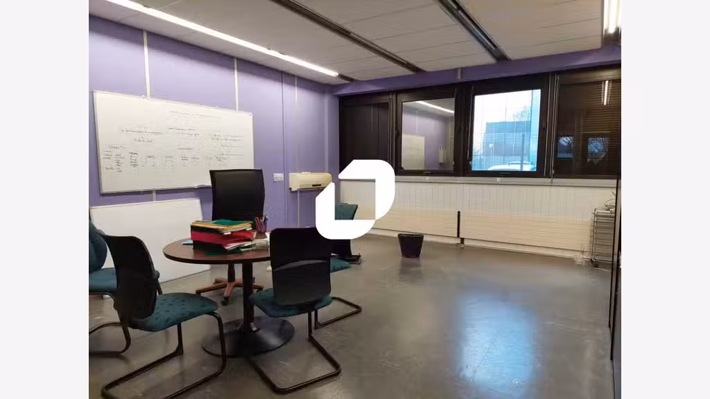 A louer Bureaux 3000m² Plaisir