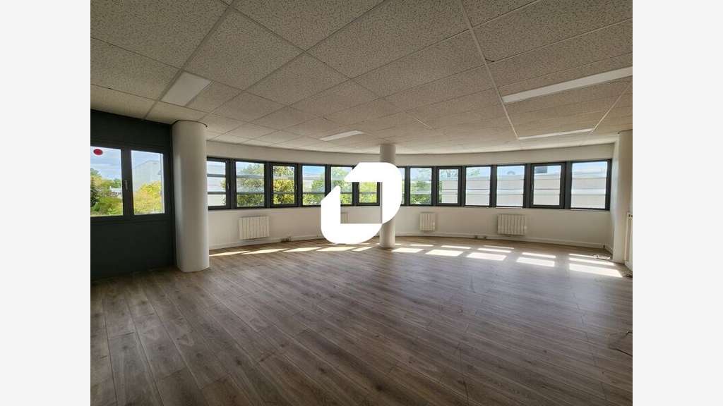A louer Bureaux 743m² Poissy