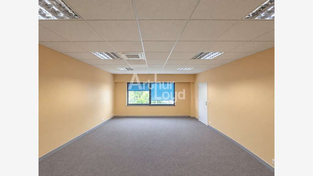 Bureaux de 236m² à louer à Poitiers empl attractif