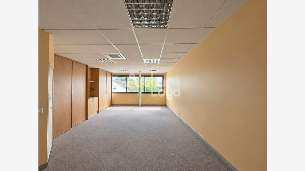 Bureaux de 236m² à louer à Poitiers empl attractif