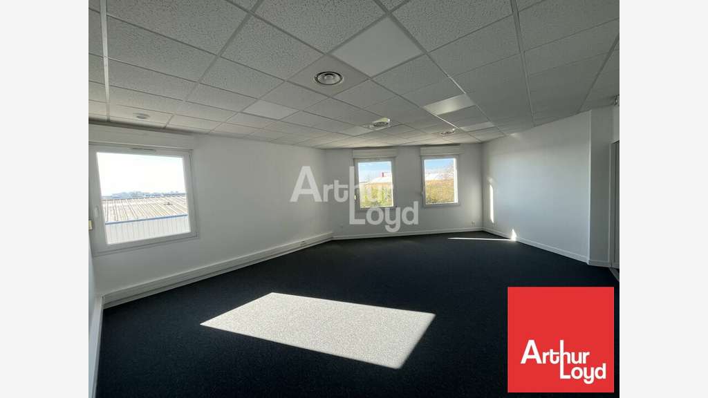 Bureaux de 180m² à louer en RDC à Poitiers 
