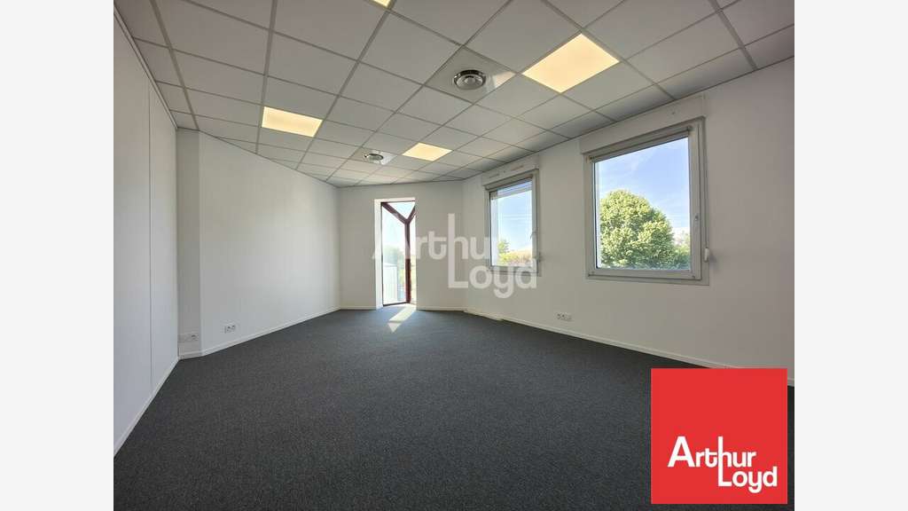 Bureaux de 180m² à louer en RDC à Poitiers 